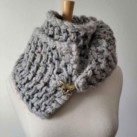 Foulard tricoté à la main Collection Cliche - Picture 2 of 3